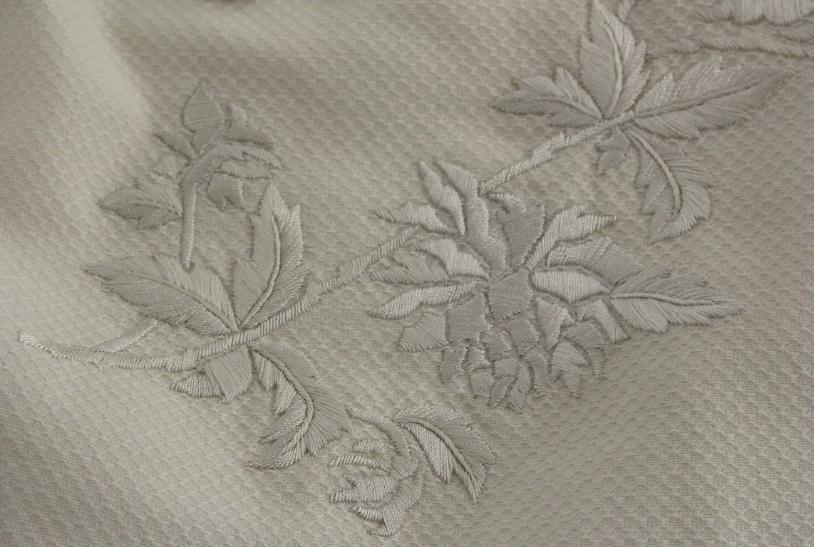 Andrea Incontri Elegant Hvid Blomsterblyantnederdel