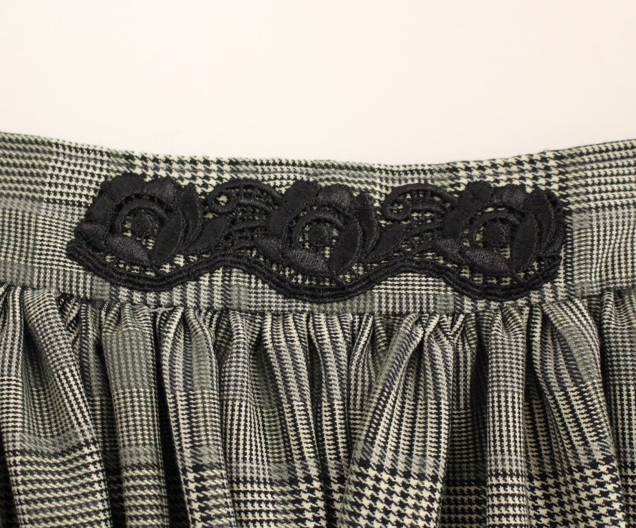 NOEMI ALEMÁN Elegant Grå Ternet Uld Shorts Nederdel