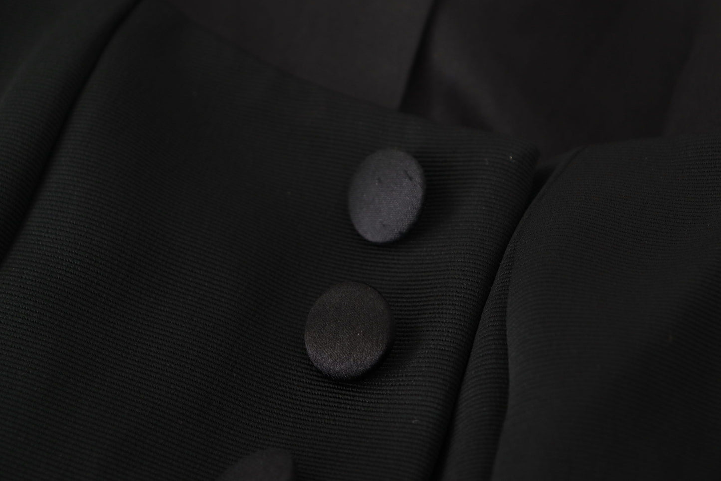 Dolce & Gabbana Sleek Sort Trykknapjakke med Silkefor