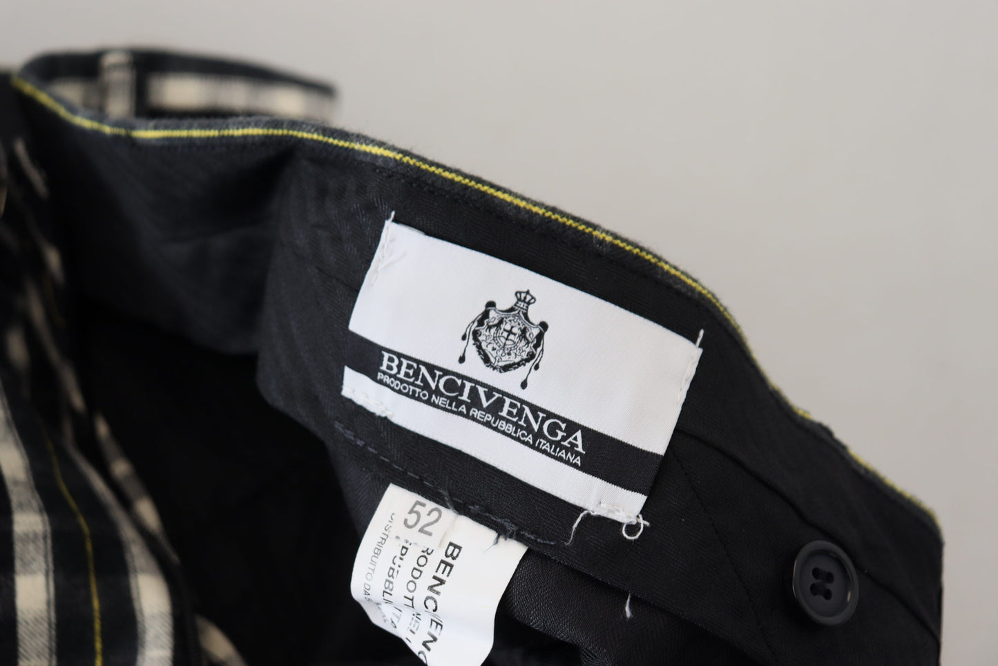 Elegante sorte og hvide BENCIVENGA bukser