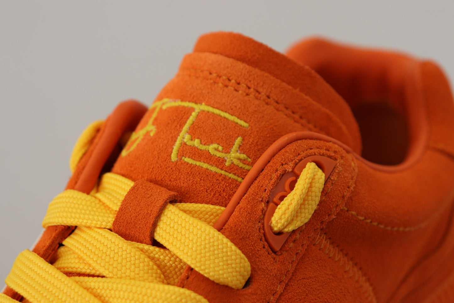 Dolce & Gabbana Chic Orange Ruskindssneakers med Snøre
