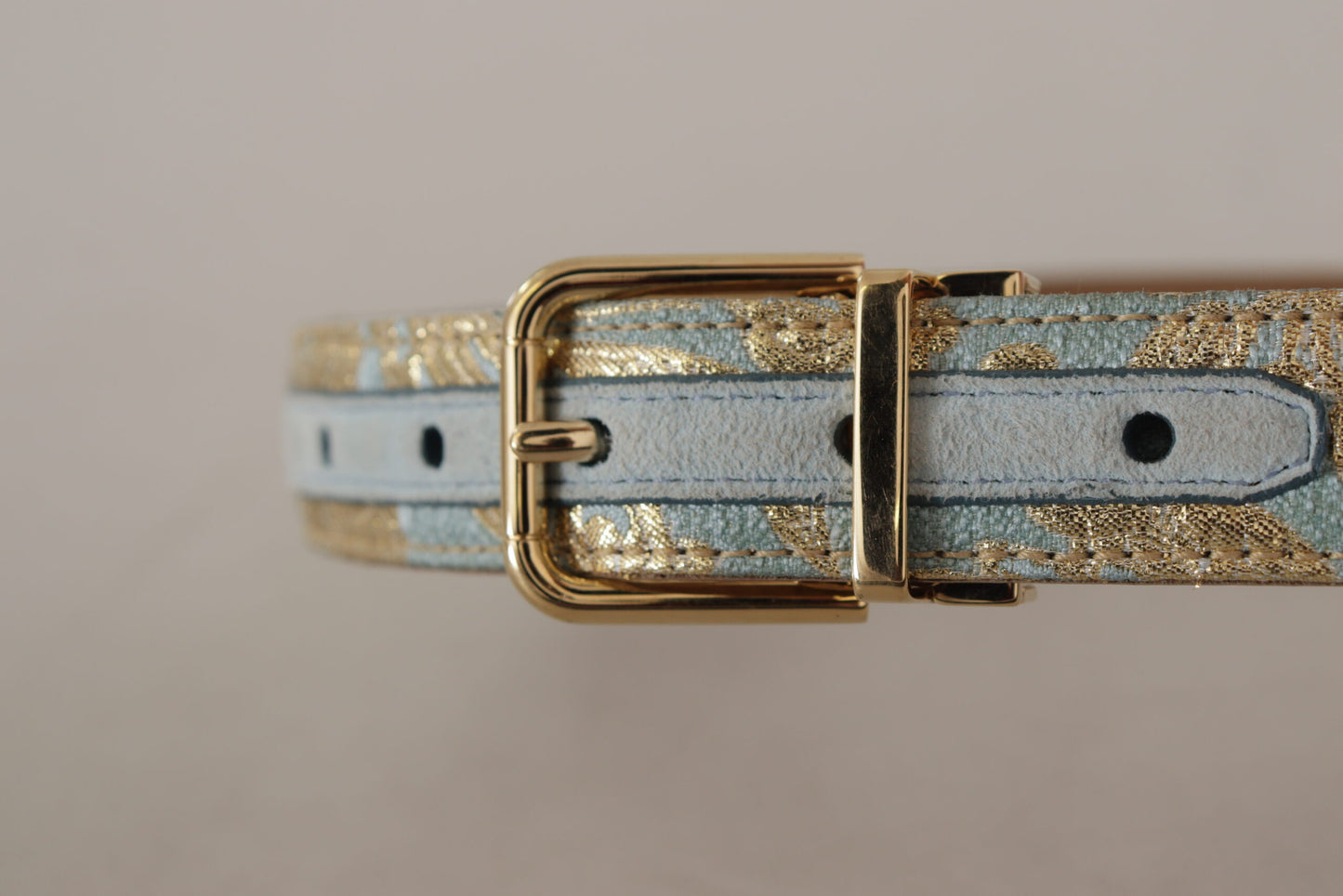 Dolce & Gabbana Elegant Lyseblåt Læderbælte med Guldspænde