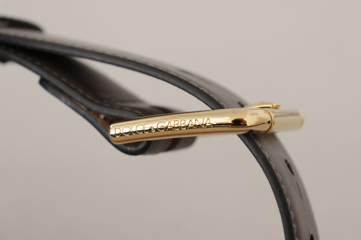 Dolce & Gabbana Elegant Læderbælte med Graveret Spænde