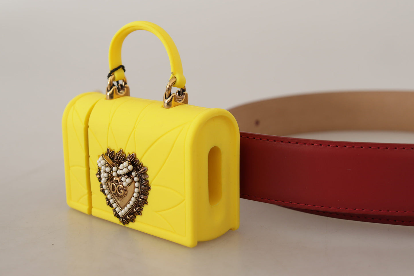 Dolce & Gabbana Elegant Rødt Læderbælte med Graveret Spænde
