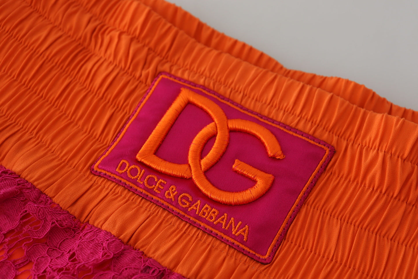 Dolce & Gabbana elegante højtaljede shorts i blonder i tofarver
