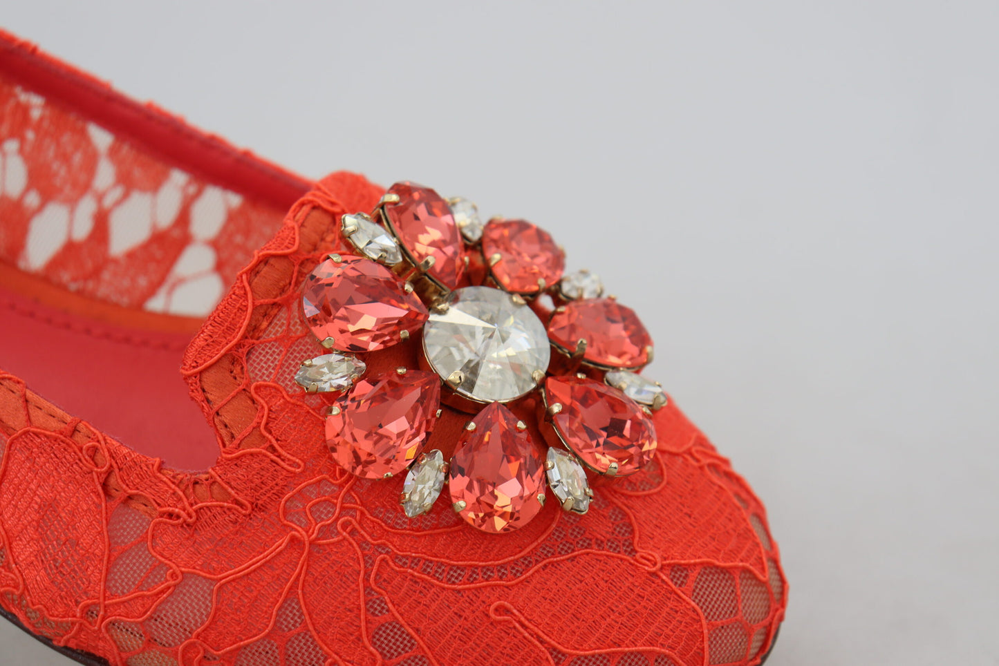 Dolce & Gabbana Elegant Lace Valley Flats i koralrød