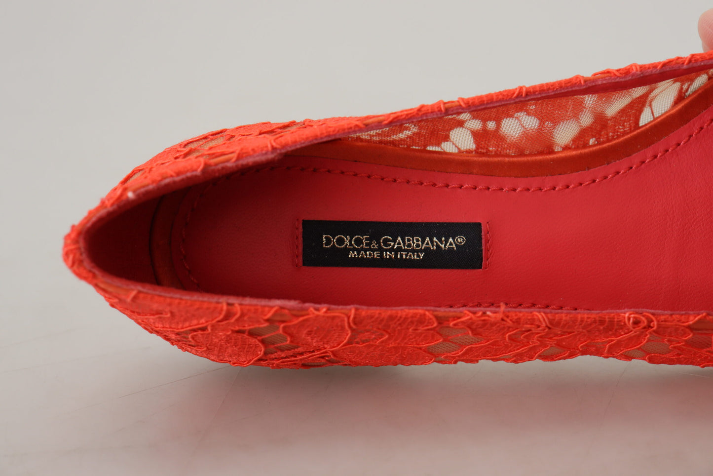 Dolce & Gabbana Elegant Lace Valley Flats i koralrød