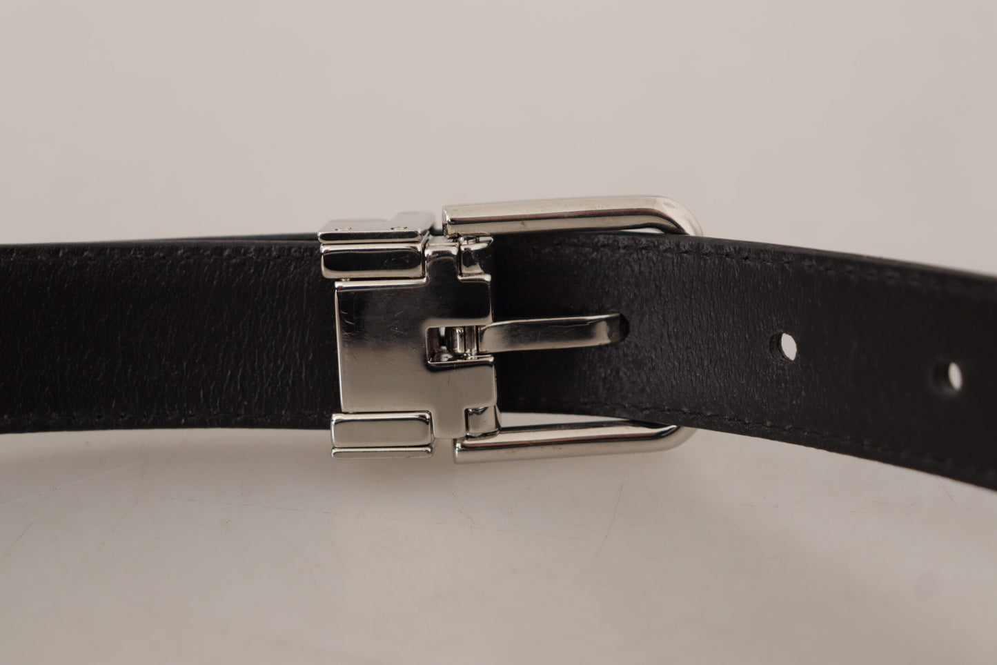 Dolce & Gabbana Sleek sort læderbælte med metalspænde