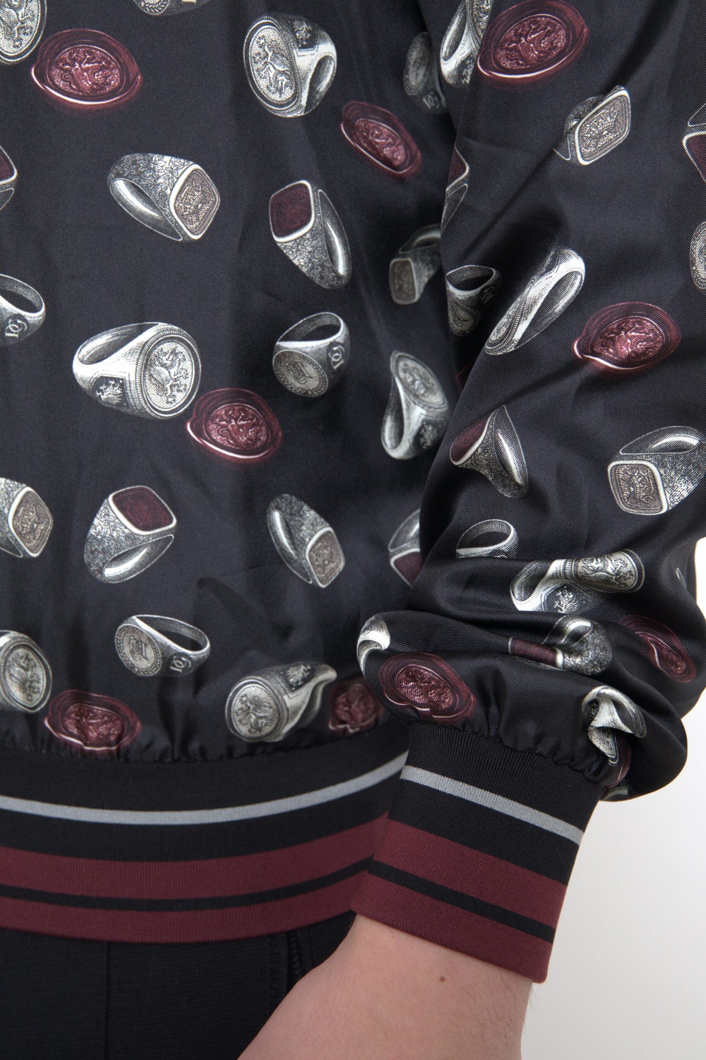 Dolce & Gabbana Elegant Silkepullover med Rund Hals - Sort Flerfarvet