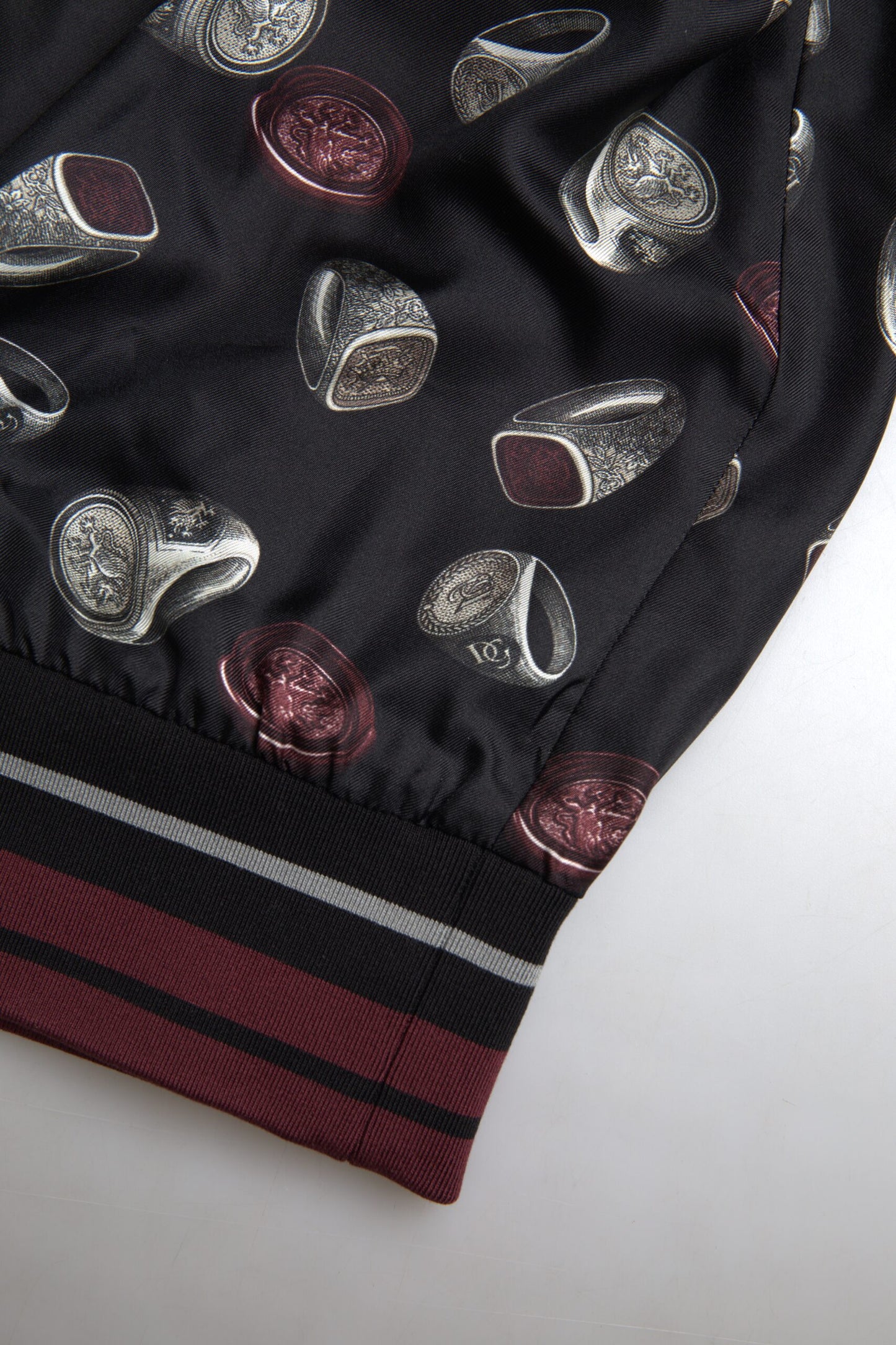 Dolce & Gabbana Elegant Silkepullover med Rund Hals - Sort Flerfarvet