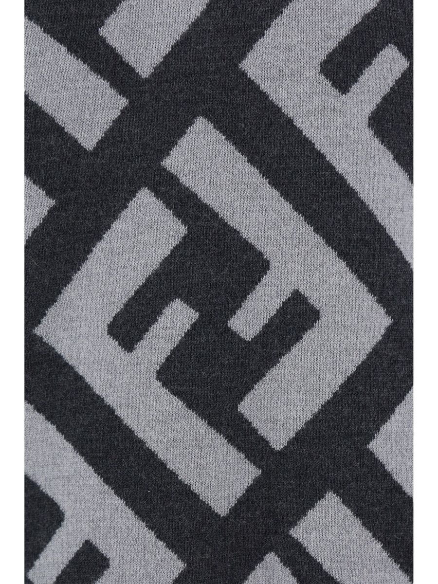Fendi Chic Grå Uld Iconic Logo Sweater