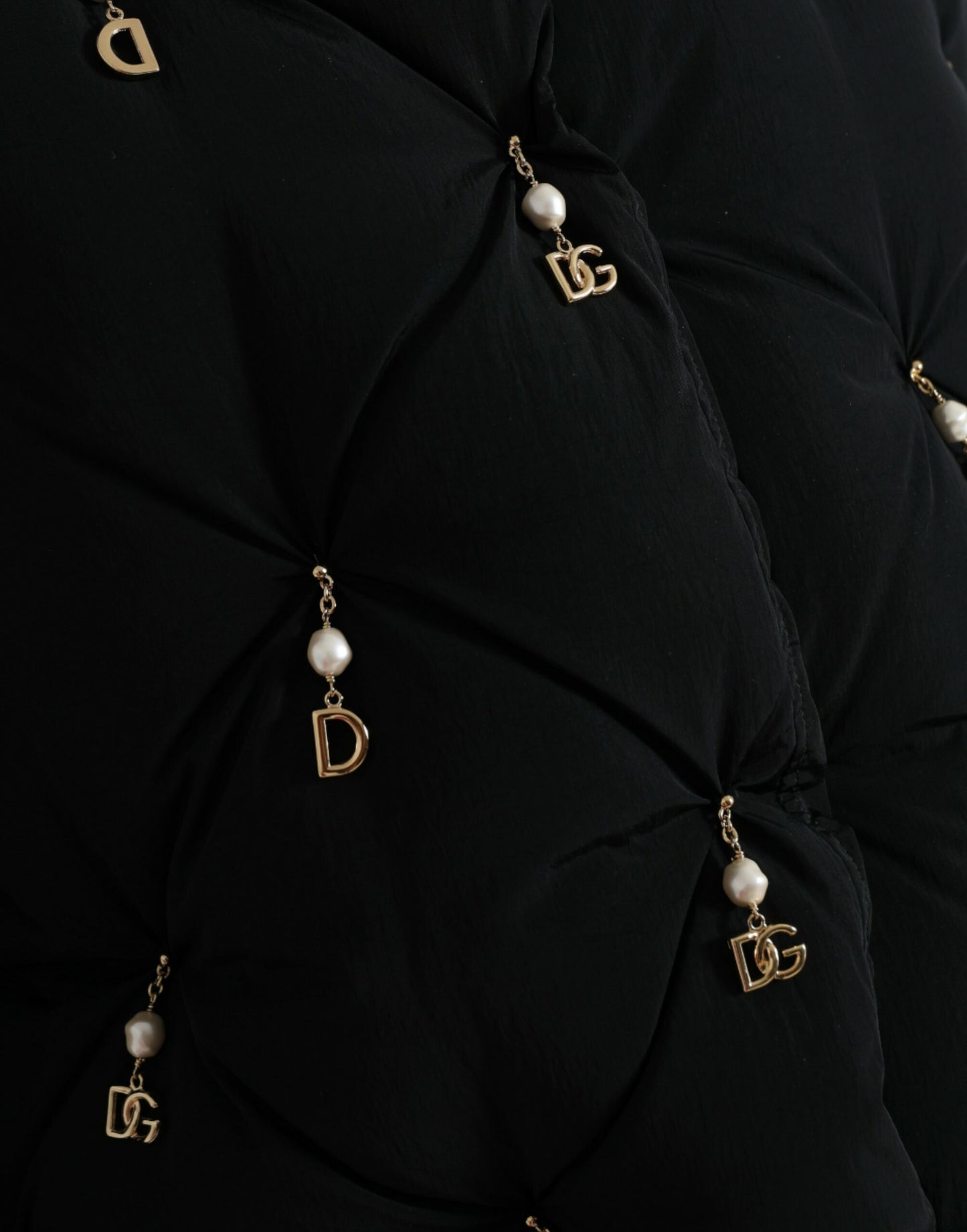 Dolce & Gabbana Elegant Quiltet Jakke med Perleudsmykning
