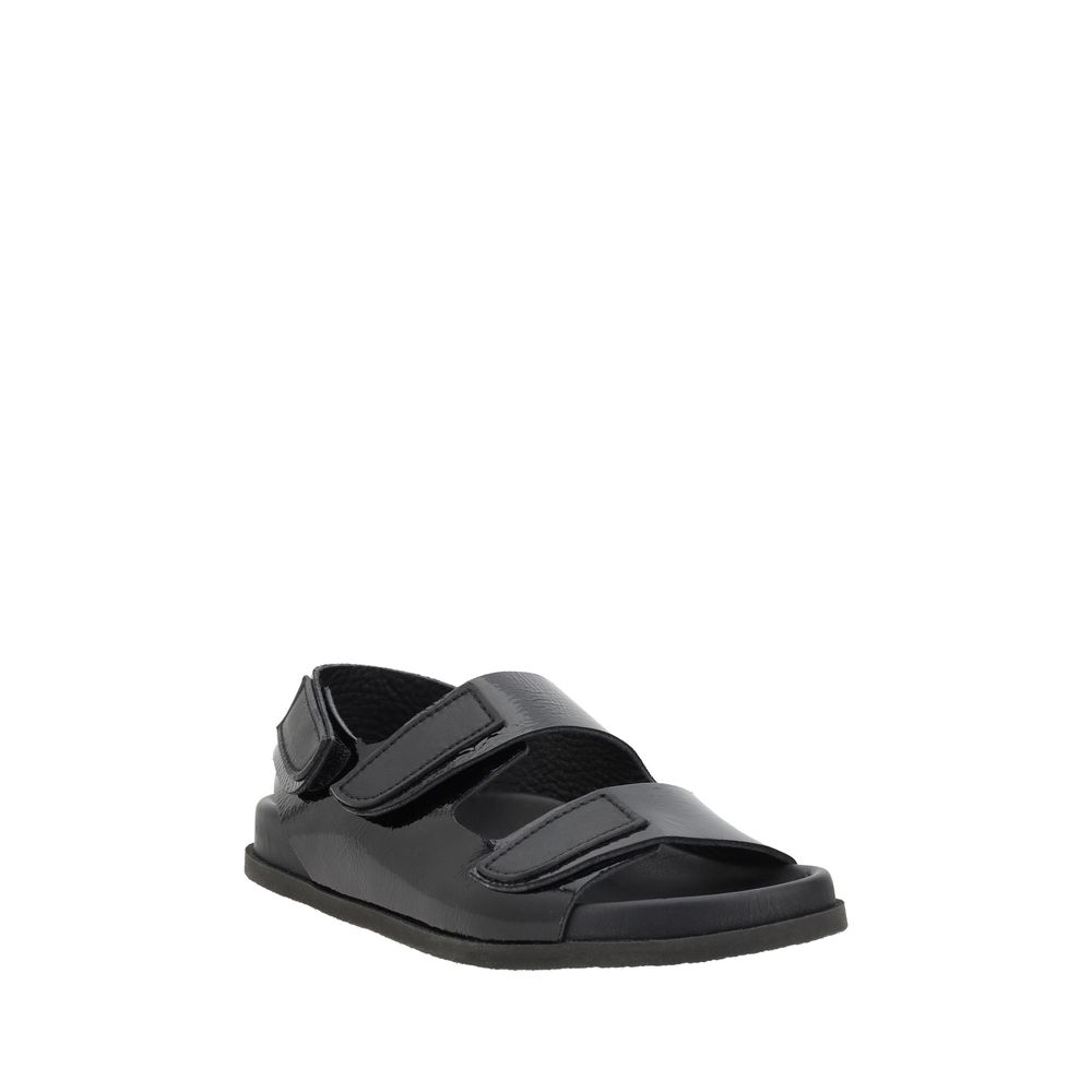 Pedro García Dinka Sandaler