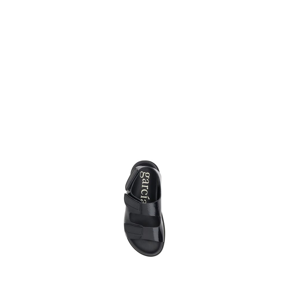 Pedro García Dinka Sandaler