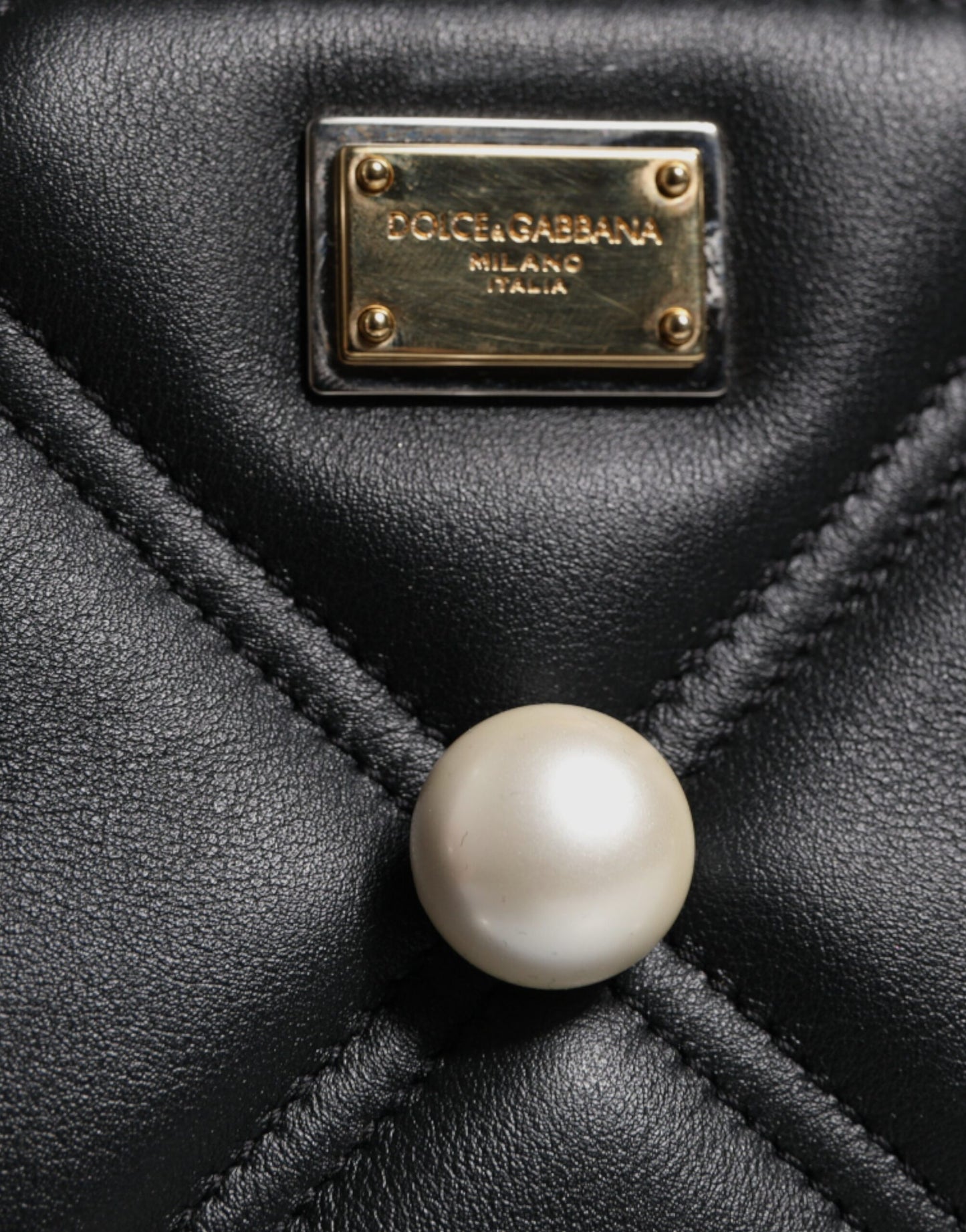 Dolce & Gabbana sort læder skuldertaske med perleudsmykning og logo