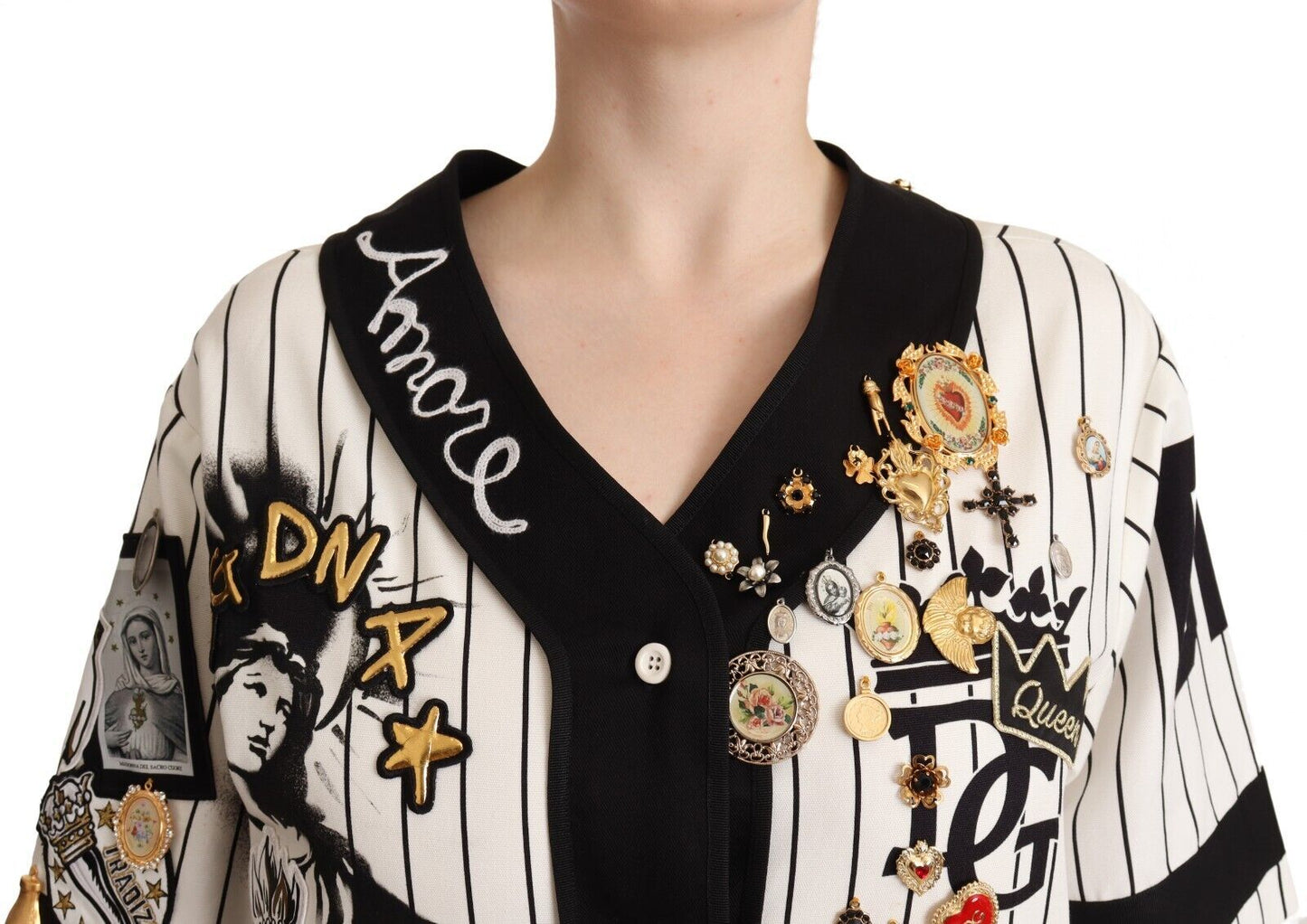 Dolce &amp; Gabbana Elegant stribet bluse med V-hals med charms