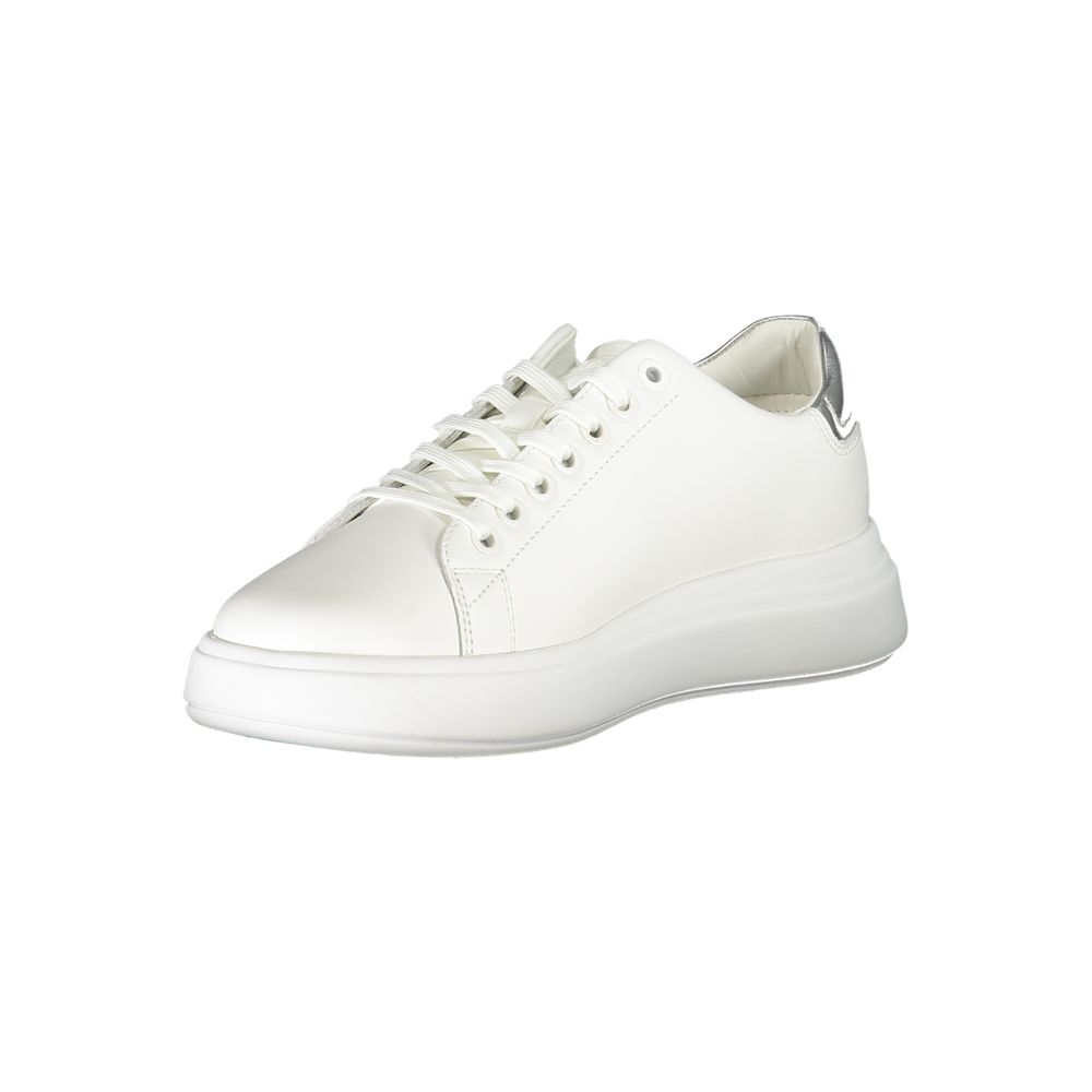 Calvin Klein Chic hvide sneakers med kontrastdetaljer