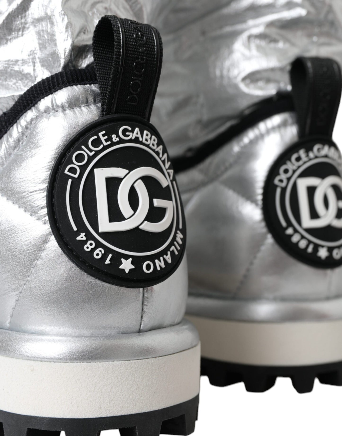 Dolce &amp; Gabbana Metallic Sølv Quiltede Støvlesko med Logomærke