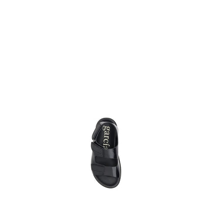 Pedro García Dinka Sandaler